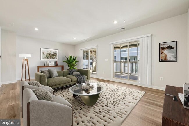 Photo - 2528 VERONA Pl