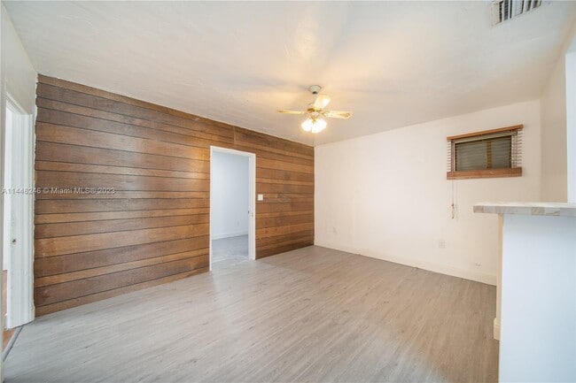 Photo - 435 SW 33rd Ave