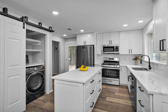 Photo - 106 N Rushwing Cir