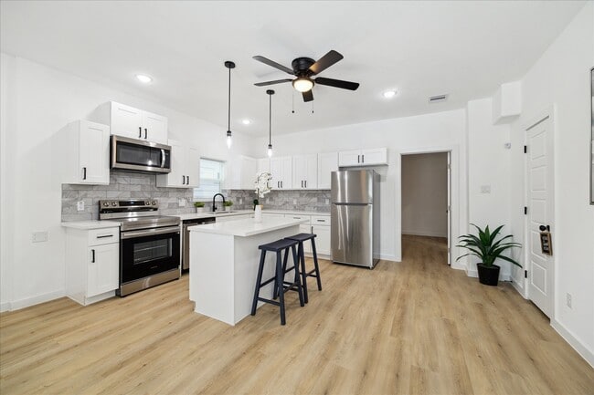 Building Photo - 7504 Laura Koppe Rd