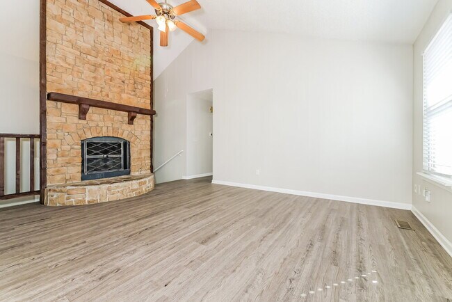 Photo - 1825 W Ferrel Dr