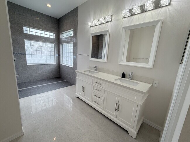 Photo - 55+ 3-Bed, 3-Bath and Office in Heritage Springs, Trinity!