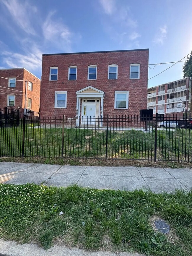 Building Photo - 3035 30th St SE Unit 2