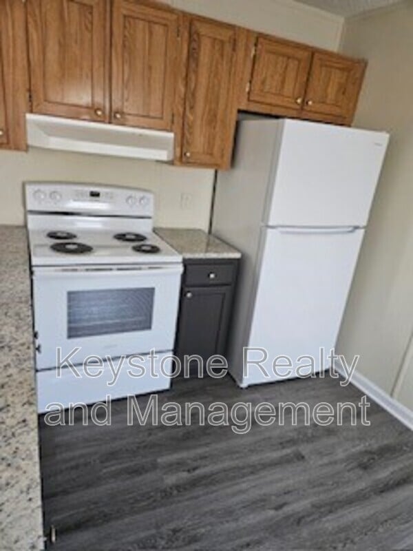 Photo - 822 Monroe Ln