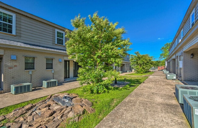 Photo - 802 S Elm St Unit ID1296539P