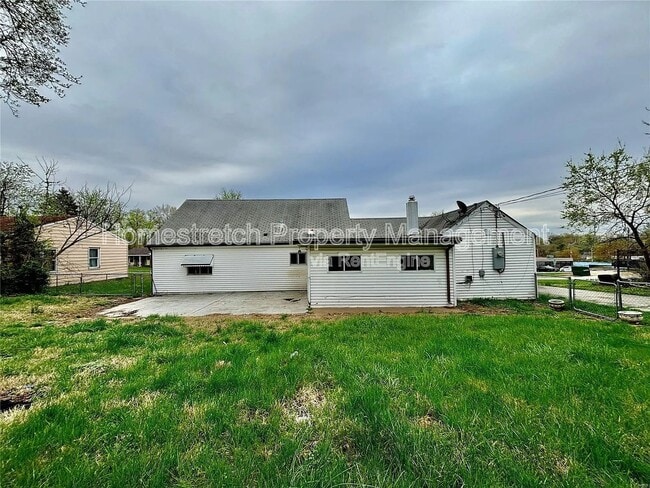 Photo - 10051 Royal Dr