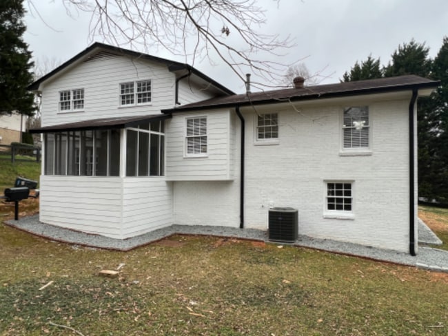 Photo - 6959 Lockridge Dr NW