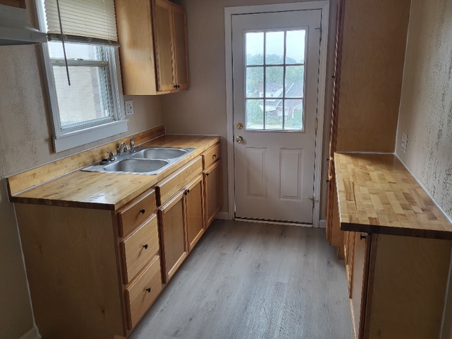 Photo - 807 Meadow Dr