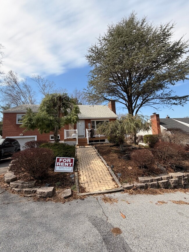 Building Photo - 202 Fleetwood Dr