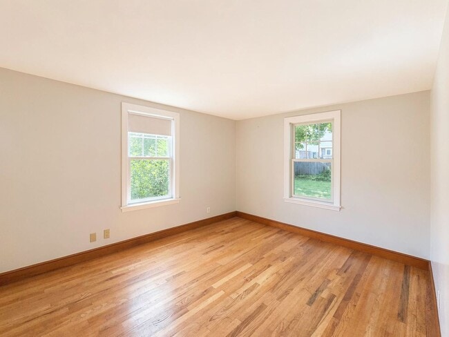 15 Elnew Ave