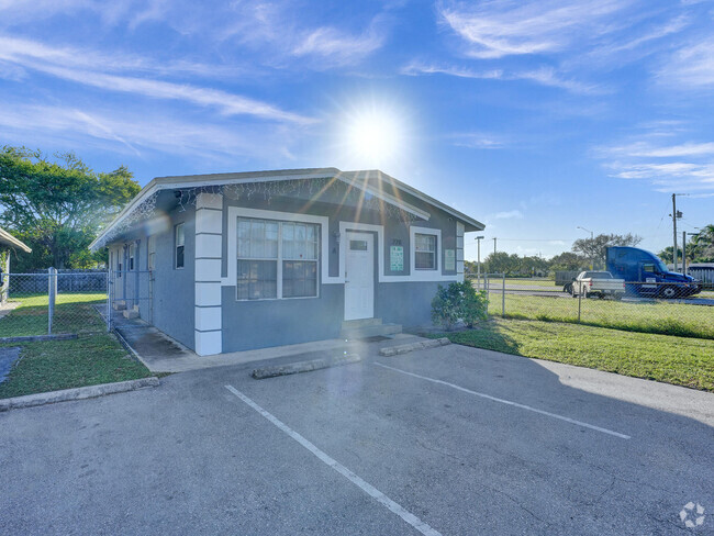 Building Photo - 778 SW 2nd Ave Rental