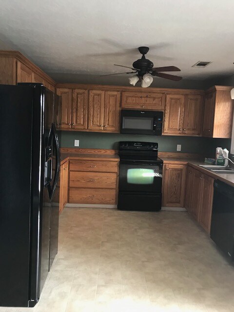 Photo - 1419 Meadowbrook St