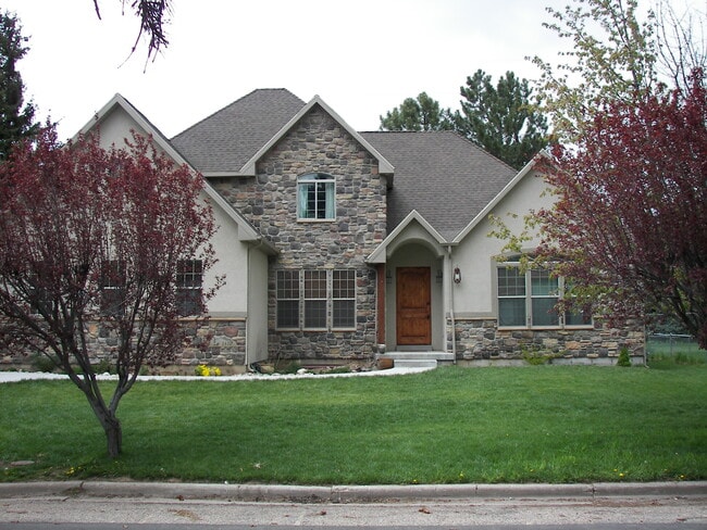 Building Photo - 1410 Canyon Dr Unit 1410A