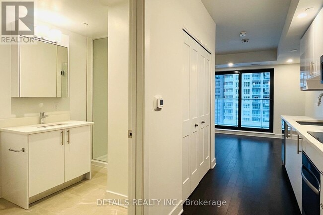 Photo - 180 George St Unit 510