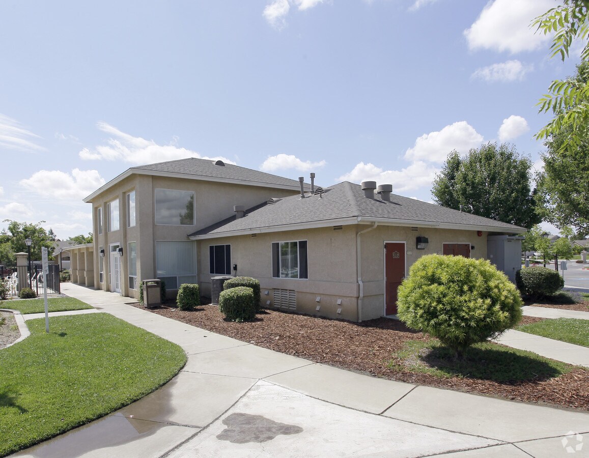 Photo - Hudson Bay Apartments