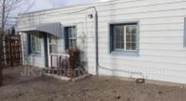 Building Photo - 1322 1st Ave NW