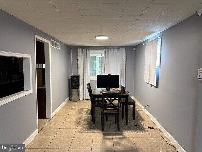 Photo - 907 Foxwood Ln House