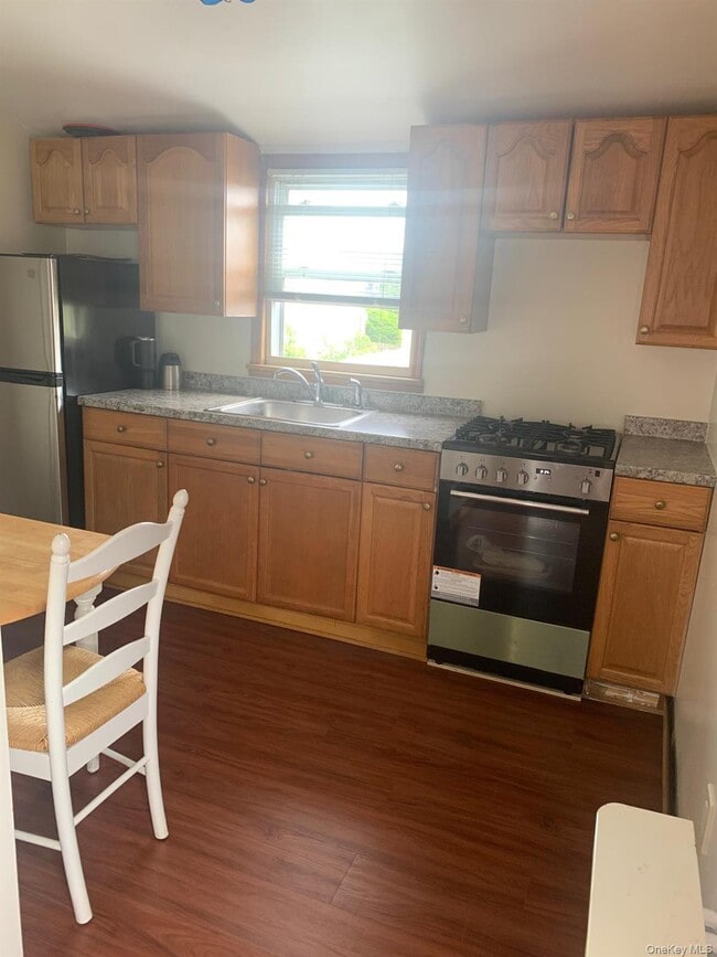 Building Photo - 169 Litchfield Ave Unit 2