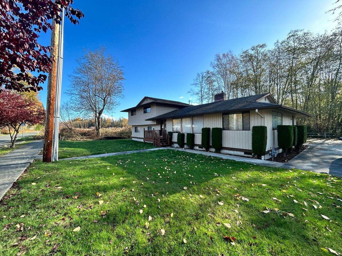 Photo - 3 Bedroom Home with Attached 1 Bedroom Suite