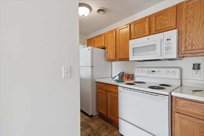 Two Bedroom B - 2 Bed / 2 Bath - 865 Sq.Ft.
