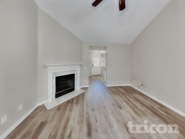 Photo - 989 Chesire Way