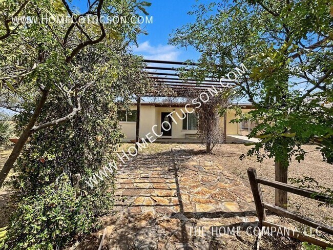 2320 W Calle Grato