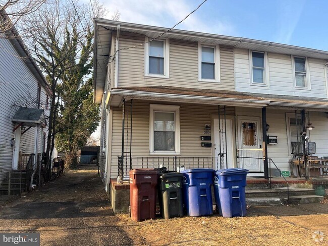 Building Photo - 606 Bridgeboro St Rental