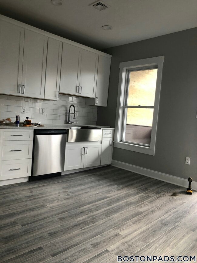 Photo - 143 London St Unit 2