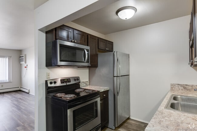 1BR, 1BA - 594 - 616 SF