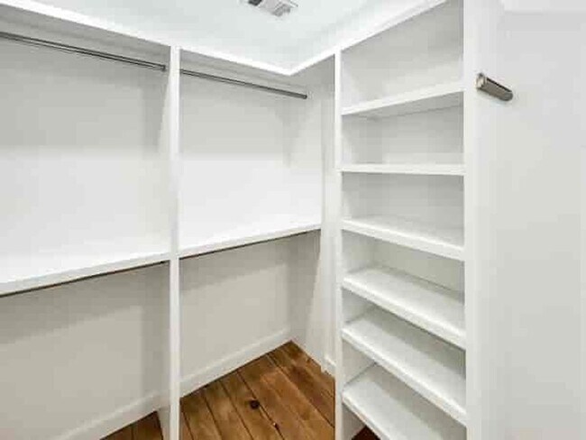 Photo - 322 Peters St SW