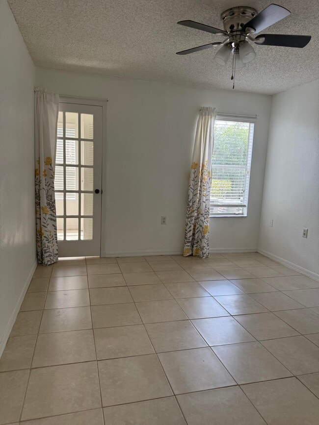 Photo - 1401 Village Blvd Unidad 1113