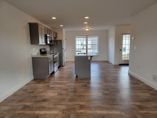 Photo - 438 Masonic Dr
