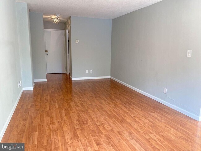 Photo - 1330 New Hampshire Ave NW Unit 208