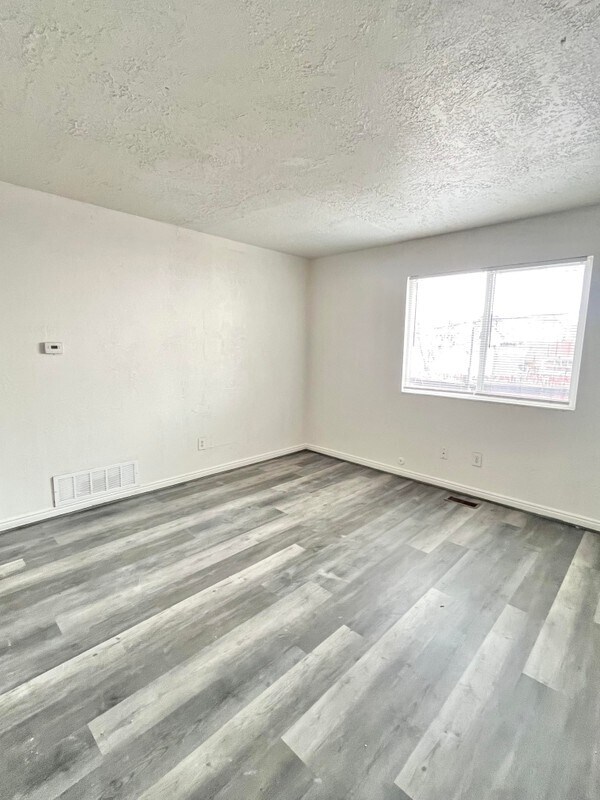 Photo - 920 W Montague Ave