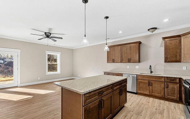 Photo - 719 Haig St