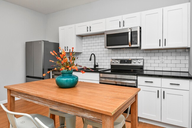 Photo - 505 W Grand St Unit 103