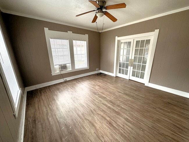 Photo - 4115 Congress Ave