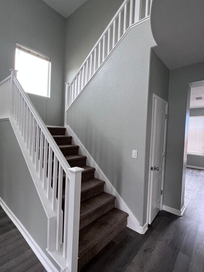 Large, Refreshed Shadow Lakes Home House Rental in Brentwood, CA