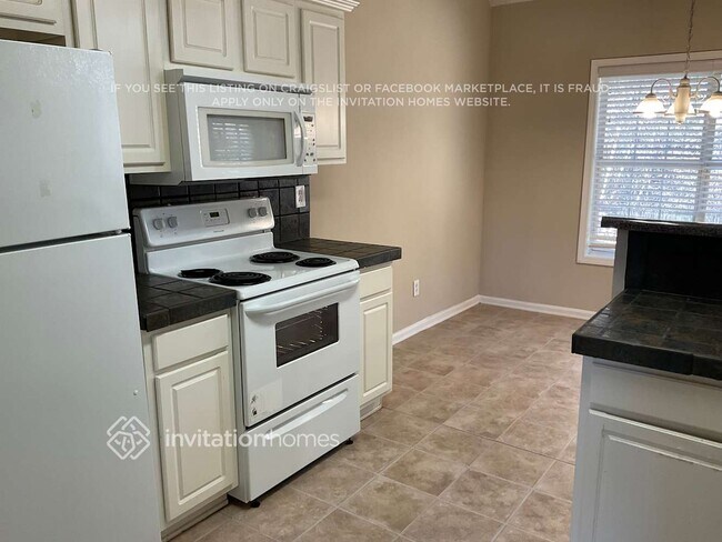 Photo - 219 Lakeview Pl