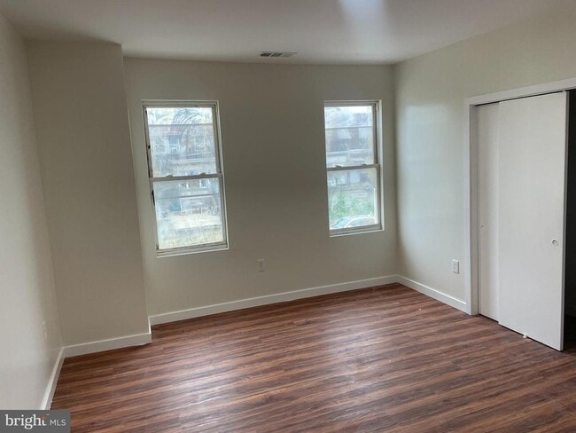 Building Photo - 7028 Elmwood Ave Rental