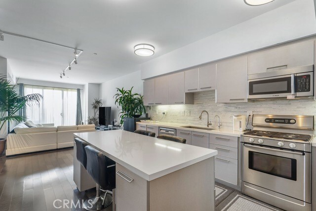 Building Photo - 1817 Prosser Ave Unit 503