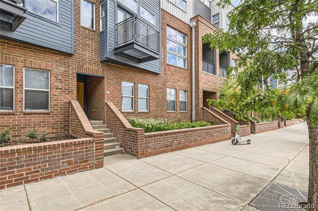 Photo - 2708 Blake St