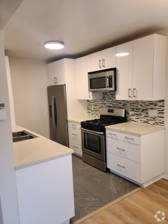 Building Photo - 734 Ashland Ave Unit c Rental