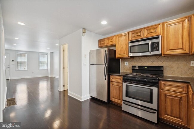 Photo - 2205 League St