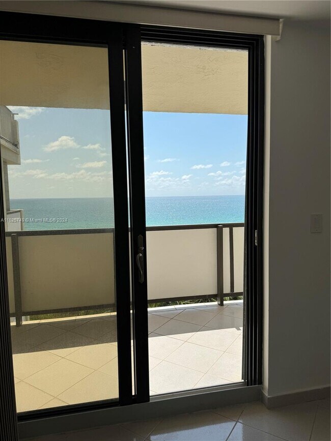 Photo - 1623 Collins Ave