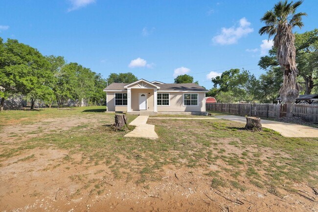 **LEASING ONLY** Charming 4-Bedroom, 3-Bat... - **LEASING ONLY** Charming 4-Bedroom, 3-Bat... Casa