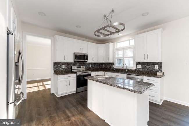 Photo - 3725 Sprigg St N