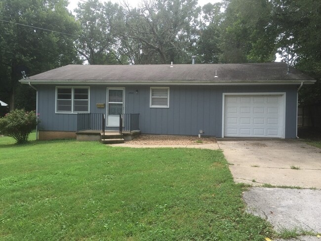 Building Photo - 2 Bedroom Home with unfinished Basement In SE Springfield