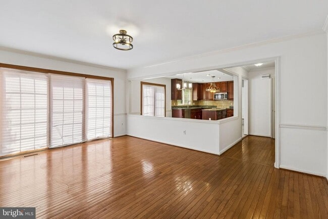 Photo - 820 Chatsworth Dr