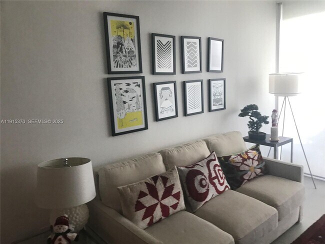 Building Photo - 555 NE 15th St Unit 609